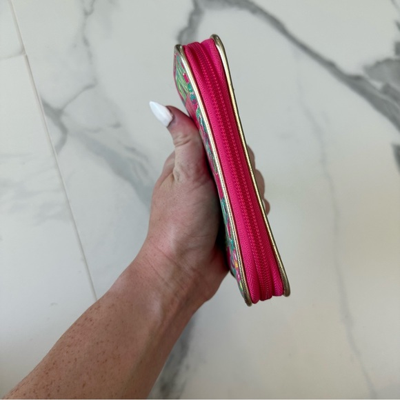 Lilly Pulitzer Wristlet Wallet Carry Case Clutch Purse Small Make Up Cards Pink - Picture 5 of 7